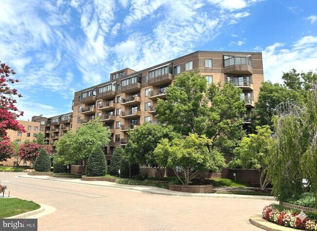 Building Photo - 2111 Wisconsin Ave NW