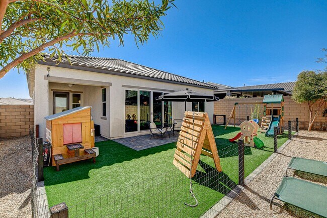 Building Photo - BEAUTIFUL 3 BED 2 BATH IN GATED MOUNTAINS ...