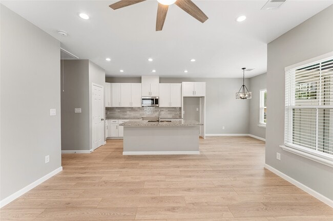 Building Photo - 5125 Jezebel St