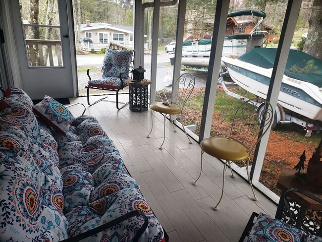 Building Photo - 10 Donenfeld Dr