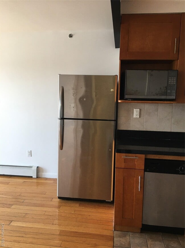 Building Photo - 93-05 37th Ave