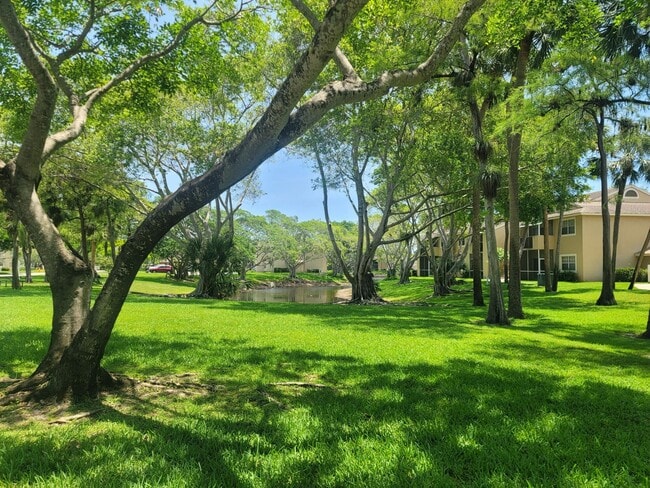 Building Photo - 671 Cypress Lake Blvd