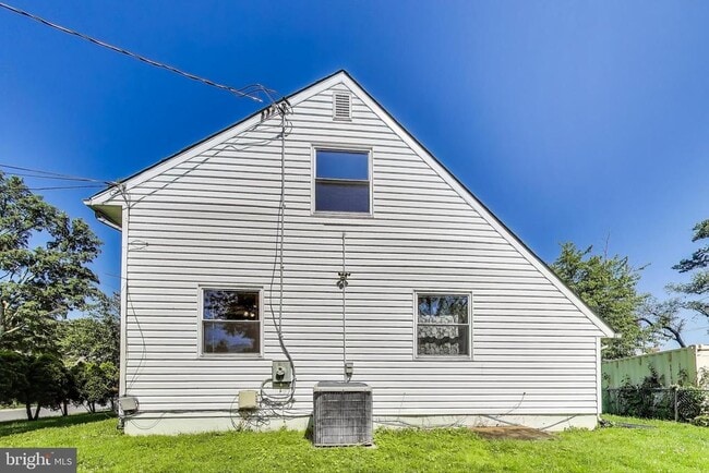 Building Photo - 5714 Ridgway Ave