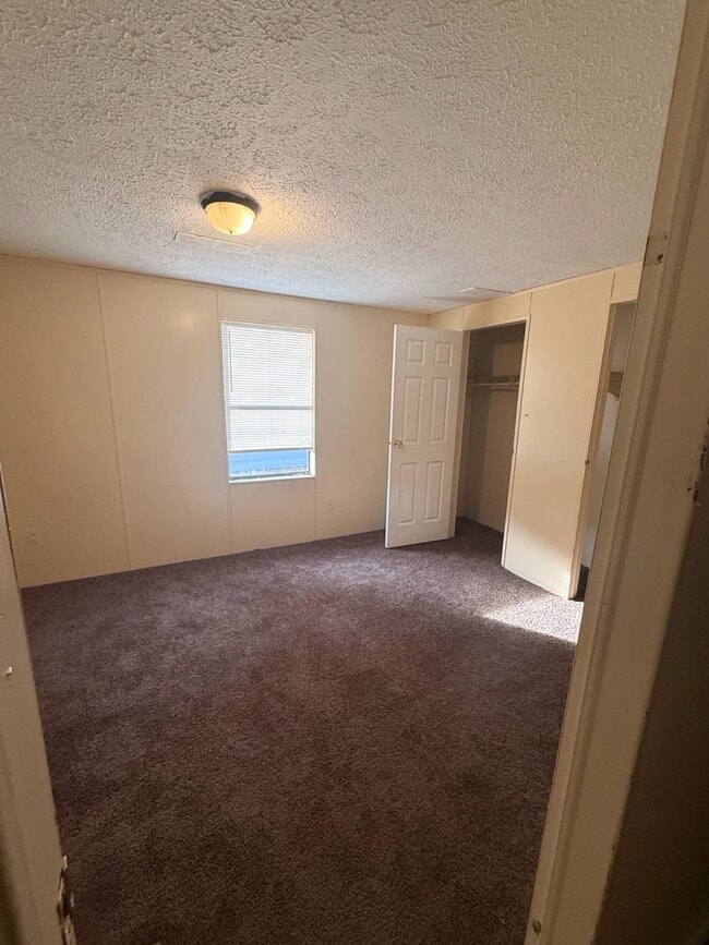 Building Photo - 47 Kimberly Ln