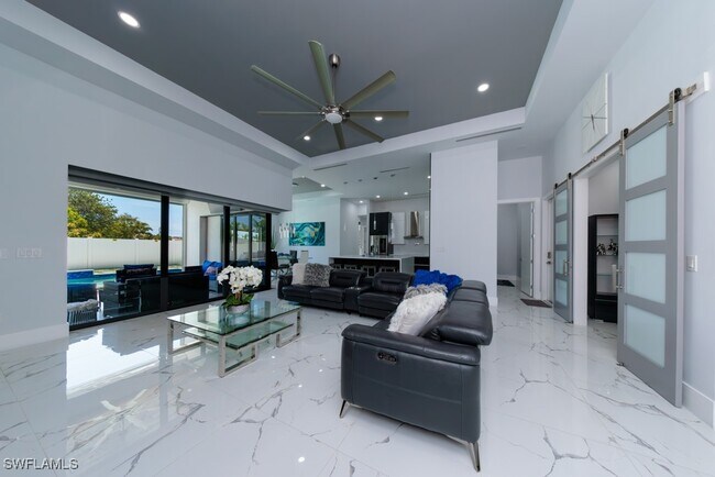 Building Photo - 4024 Chiquita Blvd S
