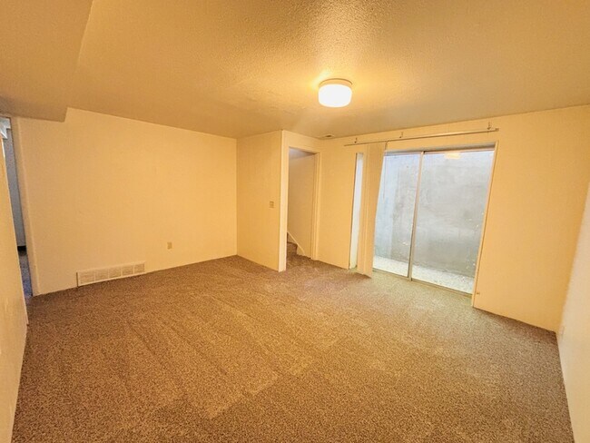 Building Photo - 1265 Crandall Ave S