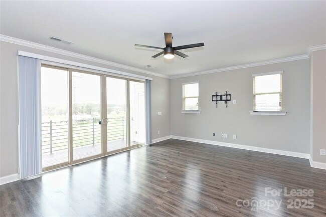 Building Photo - 2635 Statesville Ave