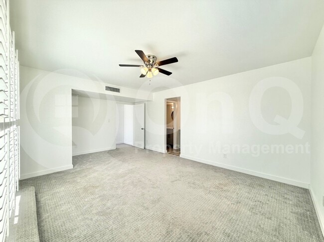 Building Photo - 2113 E Dunbar Dr