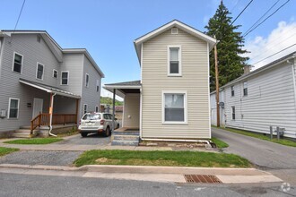 Building Photo - Student Housing! Three Bedroom Home Close ...