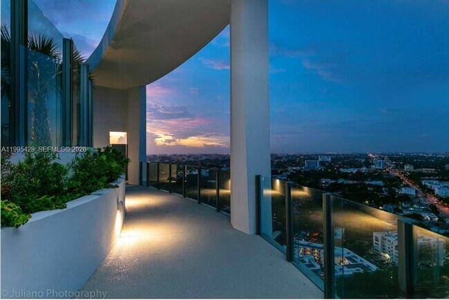 Building Photo - 2831 S Bayshore Dr