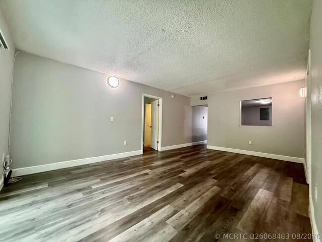 Building Photo - 726 SW 81st Ave