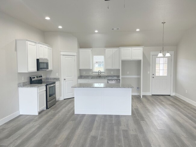 Building Photo - Cozy 3 bed, 2 bath close to Choctaw Casino