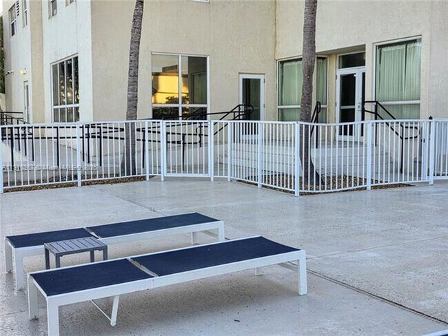 Building Photo - 1625 Kennedy Cswy