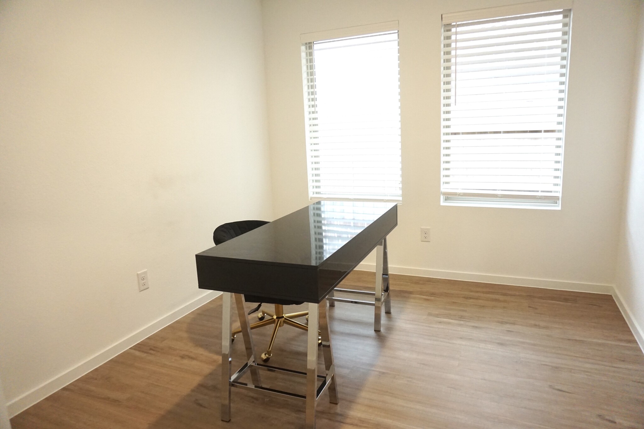 Building Photo - 5123 Sunvalley Bend Dr