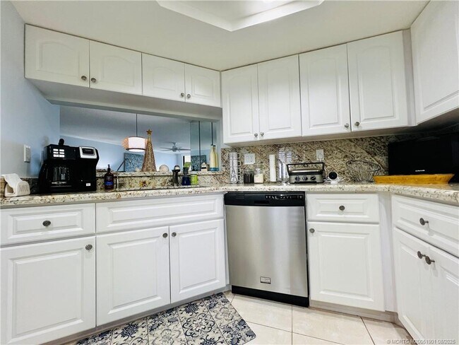 Building Photo - 9500 S Ocean Dr