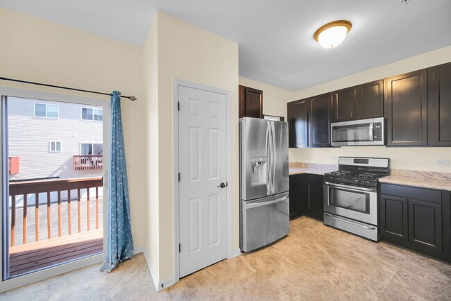 Building Photo - 1476 Manning Ave
