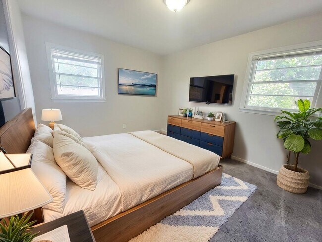 Building Photo - 5641 4th St NE