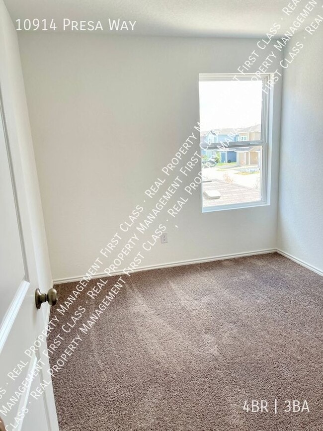 Building Photo - 10914 Presa Wy