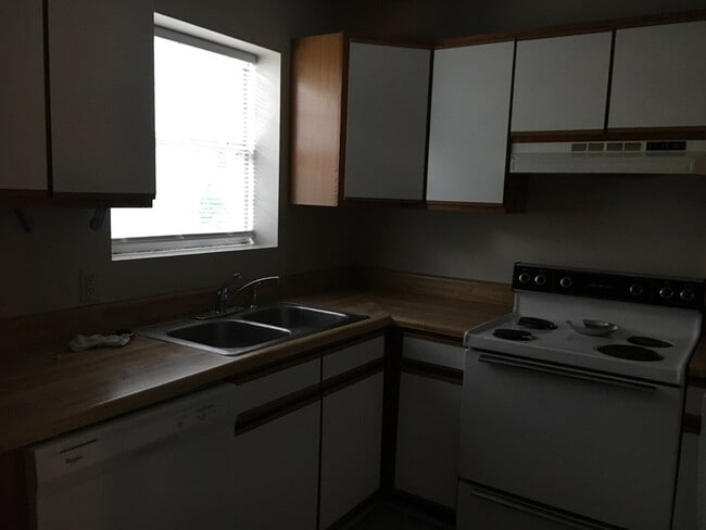 Building Photo - 3311 Vaucluse Rd