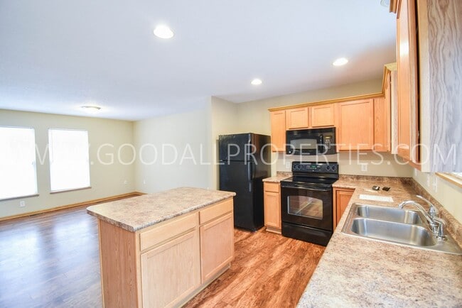 Building Photo - 15404 Townsend Ave