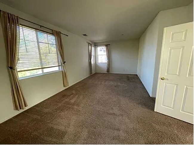 Building Photo - $4690 -- Stunning 4-Bedroom Home in Desira...
