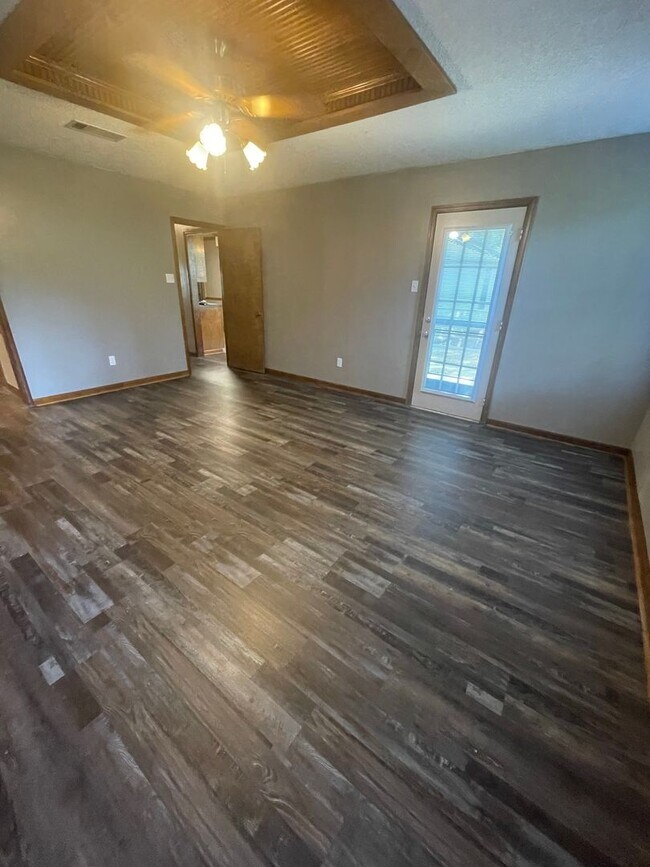 Building Photo - Sherwood Oasis
