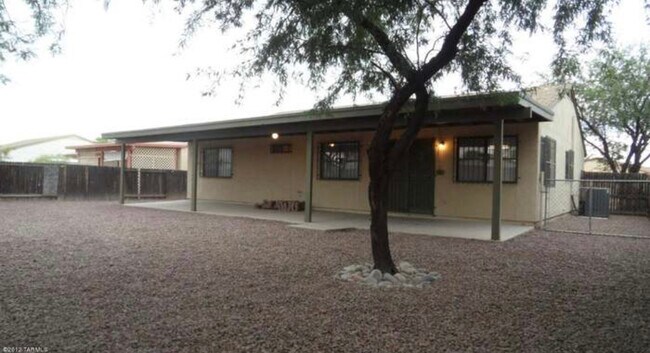 Building Photo - 1717 W Ransom Oaks Dr