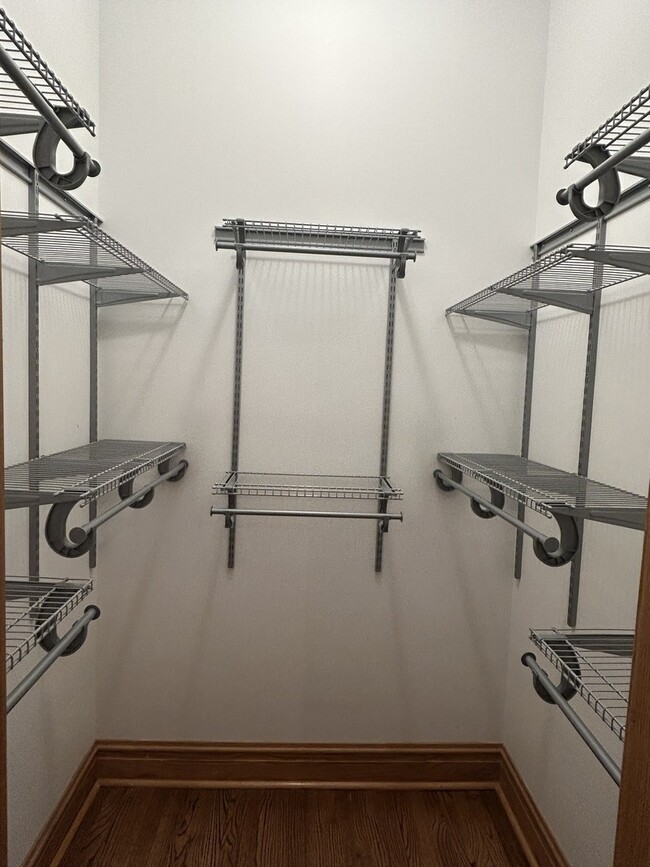 Building Photo - 1926 W Warner Ave