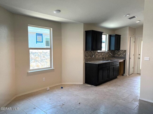 Building Photo - 4868 Marisabel Azcarate St