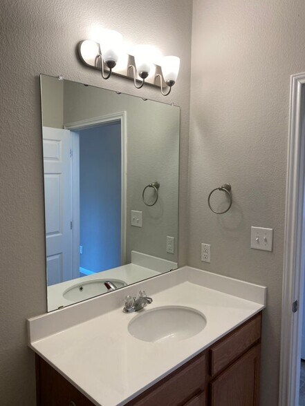 Building Photo - 212 Callahan Ln