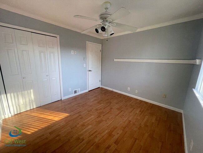 Building Photo - $2795- 2 Bed/1 Bath Remodeled two Story To...