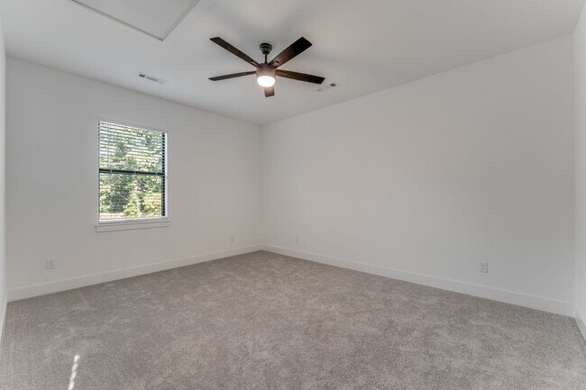 Building Photo - Brand New Bella Vista Beauty!