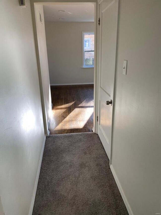 Building Photo - Fantastic 1bd/2ba home! Coming soon!