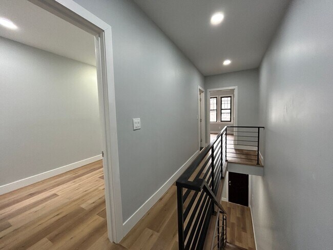 Building Photo - 3 bedroom 1.5 bath house with backyard ava...
