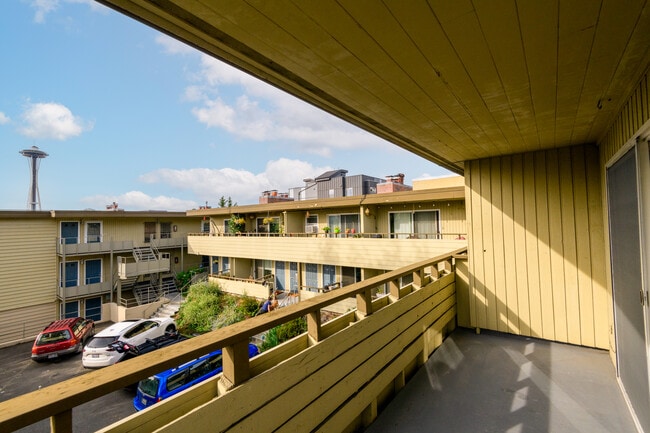 Building Photo - 901 5th Ave N