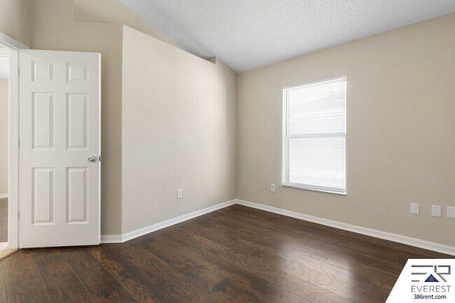 Building Photo - SPACIOUS 3/2/2 IN POPULAR PINE GROVE