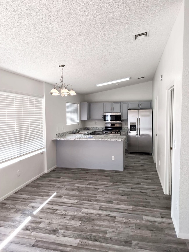 Building Photo - AVAILABLE NOW - NO HOA COMMUNITY!!!