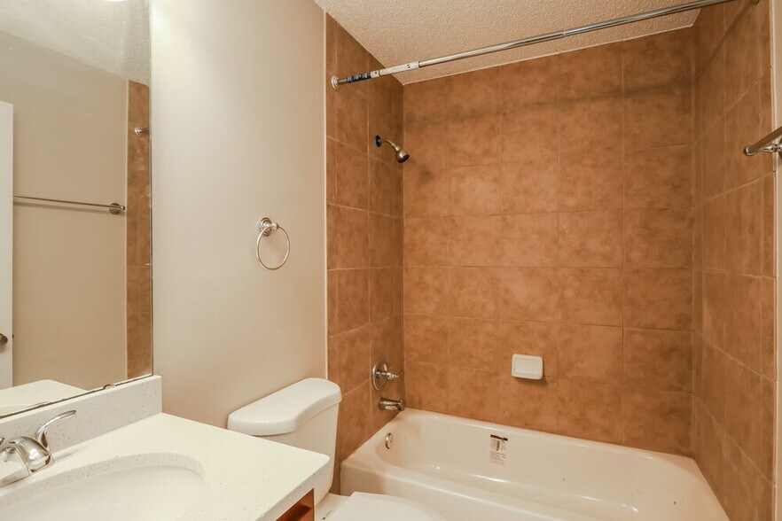 Building Photo - 8173 Pilgrims Trace Dr