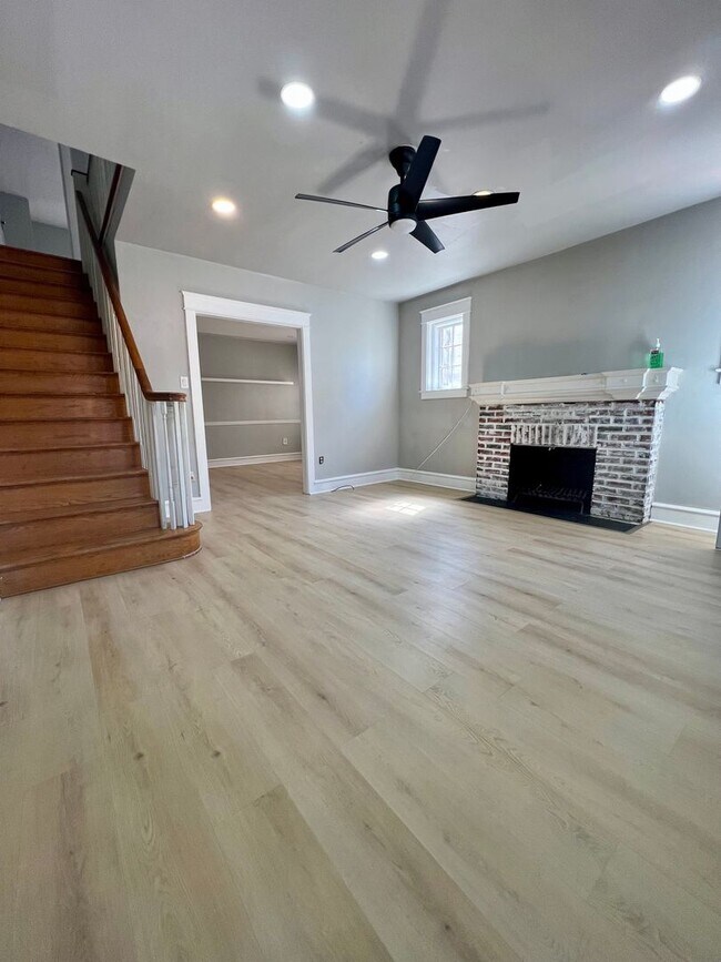 Building Photo - Gorgeous 3-Bedroom Townhome in Parkside! Available NOW!