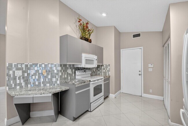 Building Photo - 7891 Sailing Shores Terrace