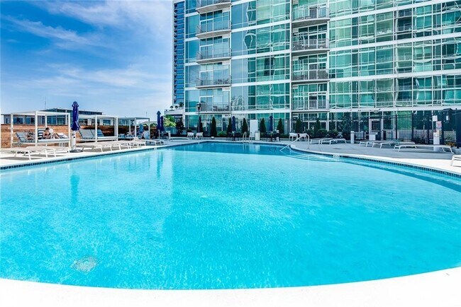 Building Photo - 943 Peachtree St NE