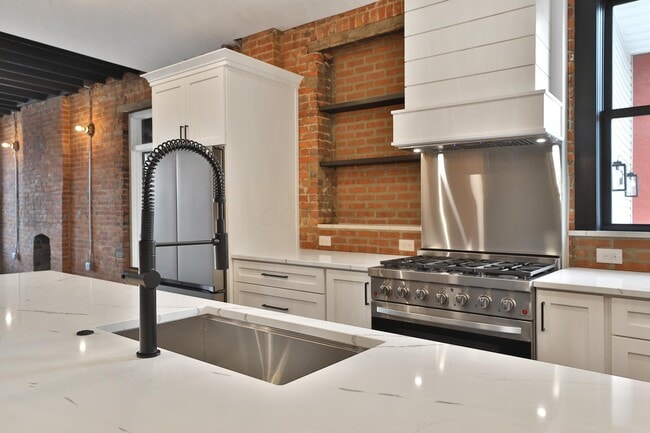 Building Photo - 370 S Washington Ave