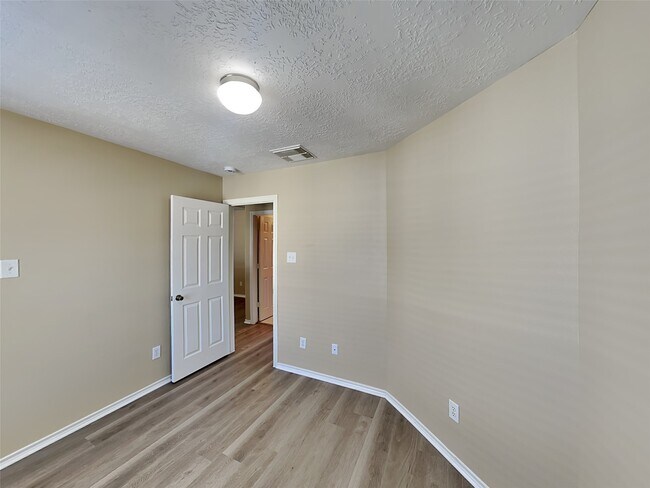 Building Photo - 13118 Peppergate Ln