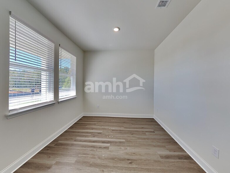 Building Photo - 850 Jubilation St