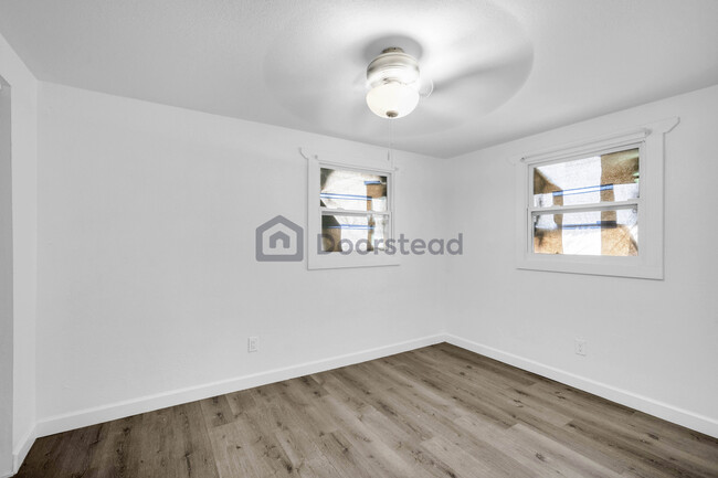 Building Photo - 6612 W Chelsea St