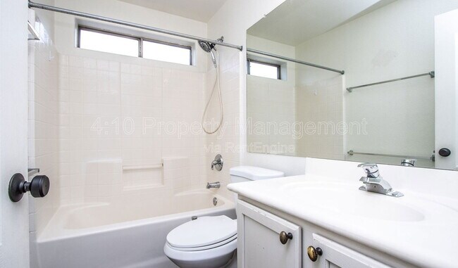 Building Photo - 1944 W Canyon Way