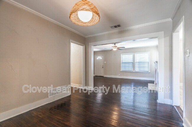 Building Photo - 2423 W Huisache Ave