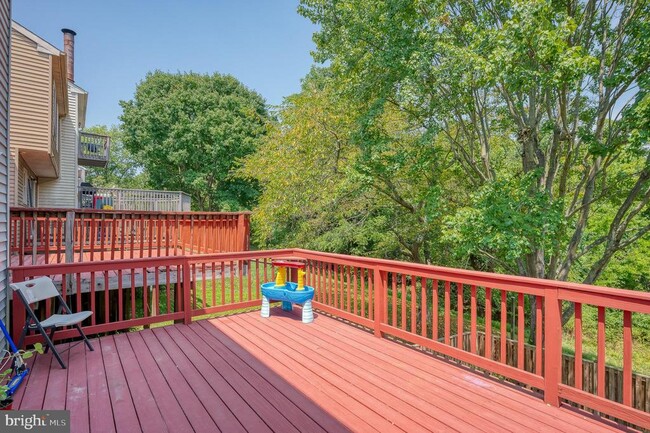 Building Photo - 3760 Bonnybridge Pl