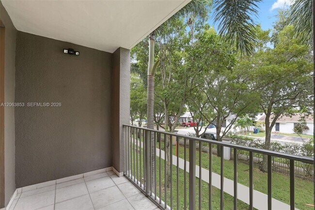 Building Photo - 6831 SW 44th St
