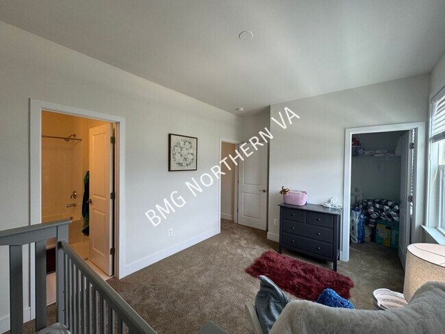 Building Photo - 25459 Byrnes Crossing Dr